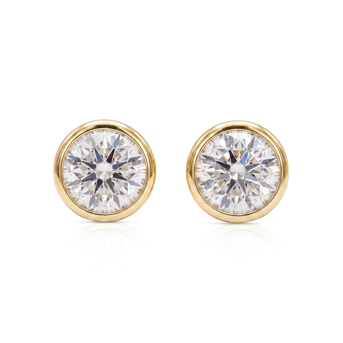 Liana earrings in 14K yellow gold with a round-cut lab-grown diamond