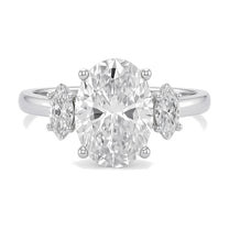 Vera ring in 14K white gold with an oval-cut lab-grown diamond