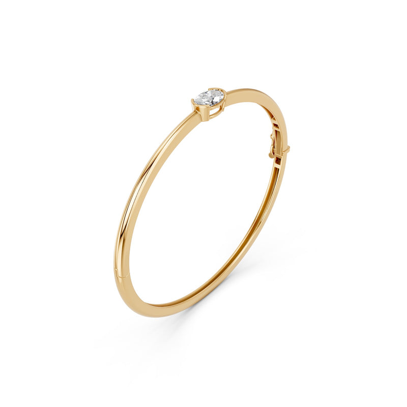 Sabrina bracelet in 14K yellow gold with an oval-cut lab-grown diamond