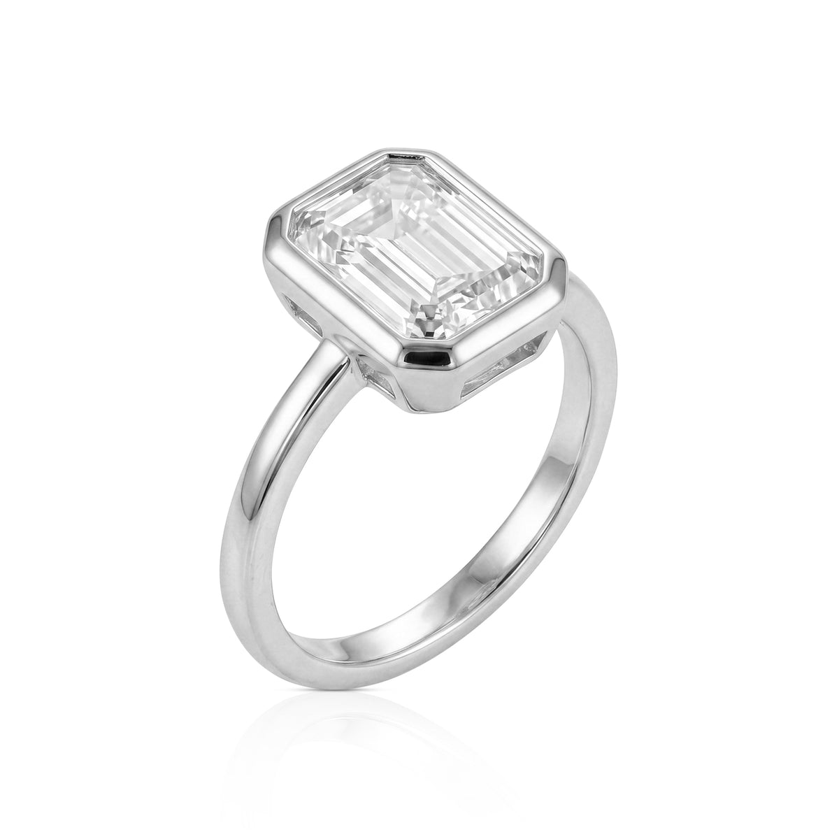 Colette ring in 14K gold with an emerald-cut lab-grown diamond