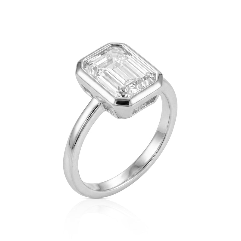 Colette ring in 14K gold with an emerald-cut lab-grown diamond