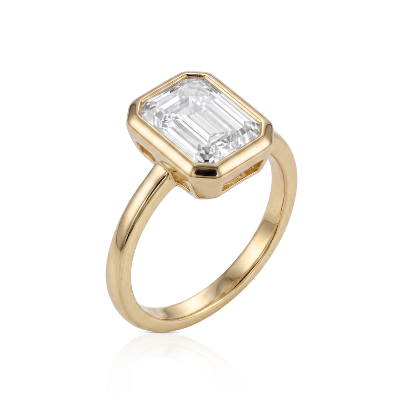 Colette ring in 14K gold with an emerald-cut lab-grown diamond