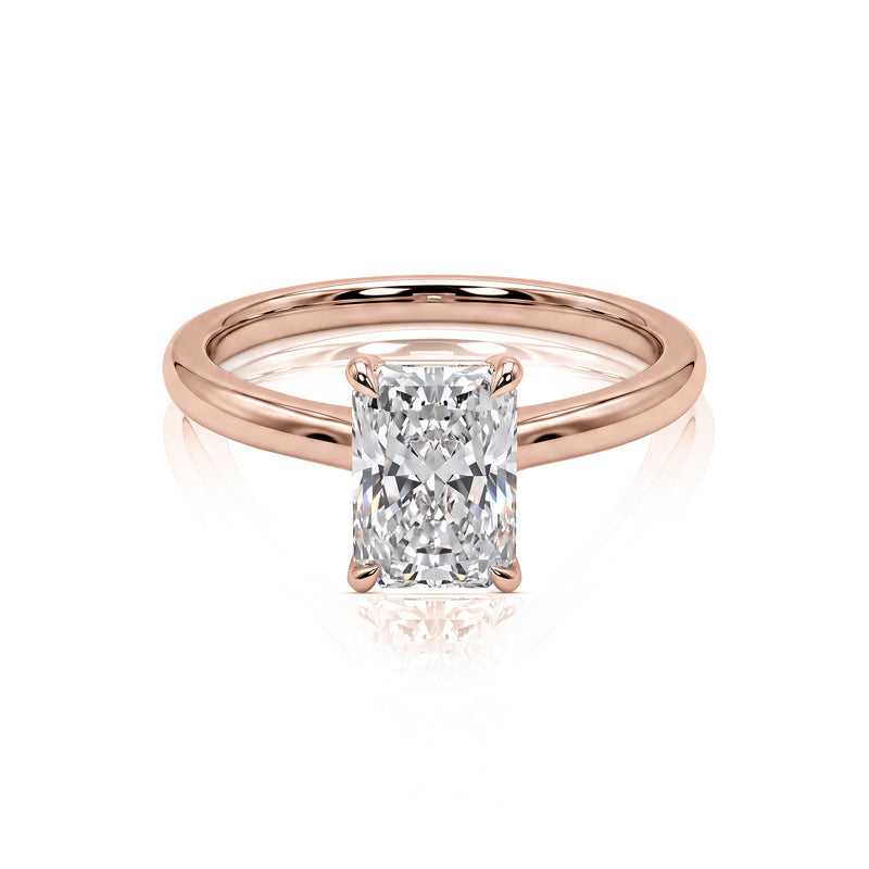 Mia ring in 14K gold with a radiant-cut lab-grown diamond