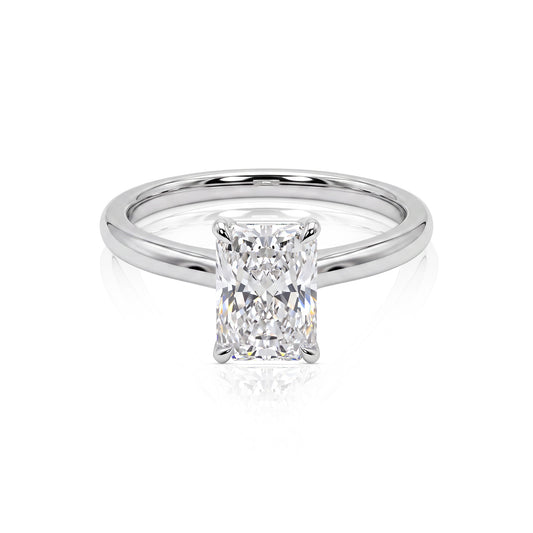 Mia ring in 14K gold with a radiant-cut lab-grown diamond