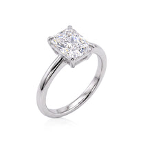 Mia ring in 14K gold with a radiant-cut lab-grown diamond