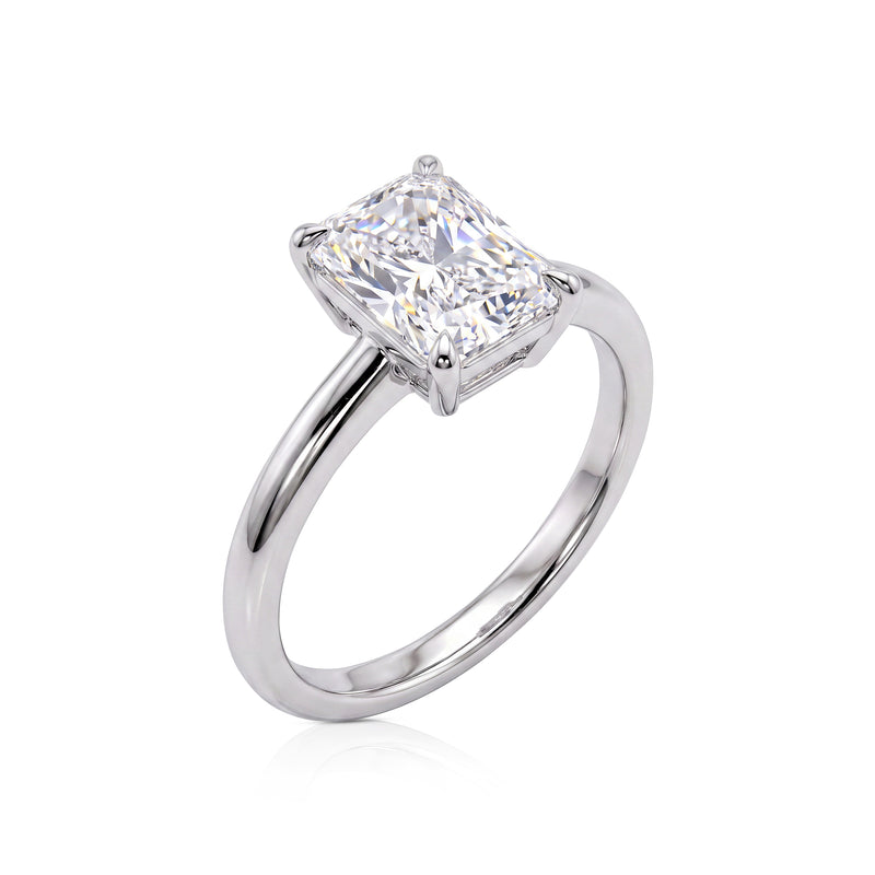 Mia ring in 14K gold with a radiant-cut lab-grown diamond