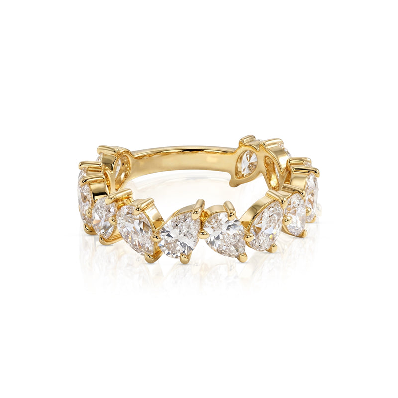 Clara ring in 14K yellow gold with a lab-grown diamond