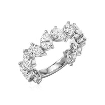 Clara ring in 14K gold with a lab-grown diamond