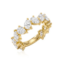 Clara ring in 14K gold with a lab-grown diamond