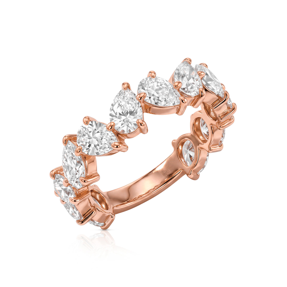 Clara ring in 14K gold with a lab-grown diamond
