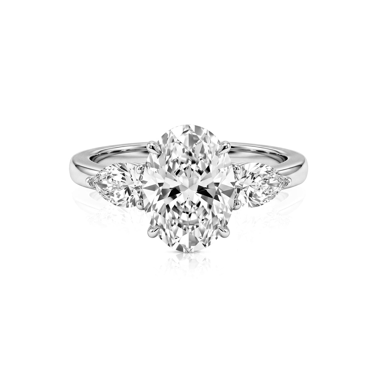 Carmen ring in 14K gold with an oval-cut lab-grown diamond