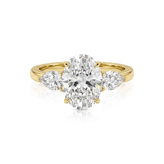 Carmen ring in 14K gold with an oval-cut lab-grown diamond