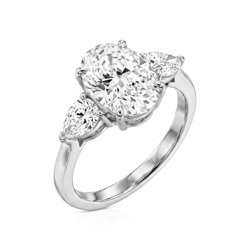 Carmen ring in 14K gold with an oval-cut lab-grown diamond