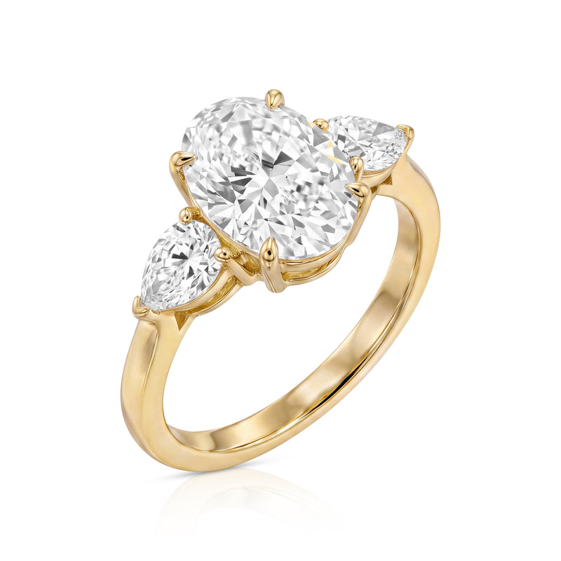 Carmen ring in 14K gold with an oval-cut lab-grown diamond
