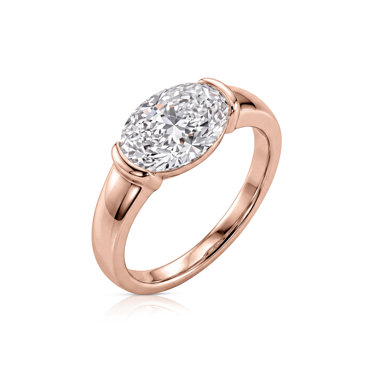 Mila ring in 14K gold with an oval-cut lab-grown diamond