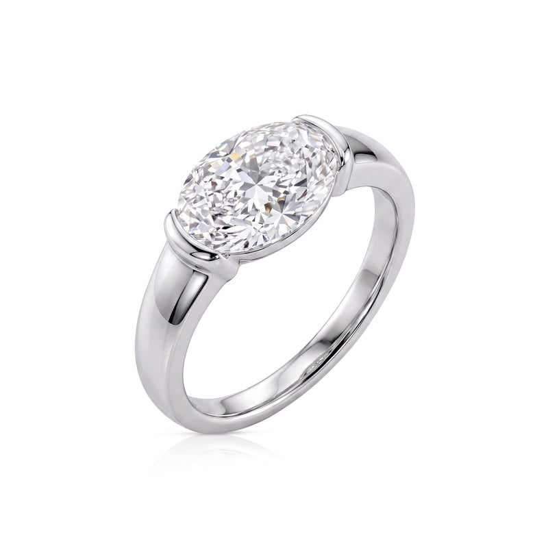 Mila ring in 14K gold with an oval-cut lab-grown diamond