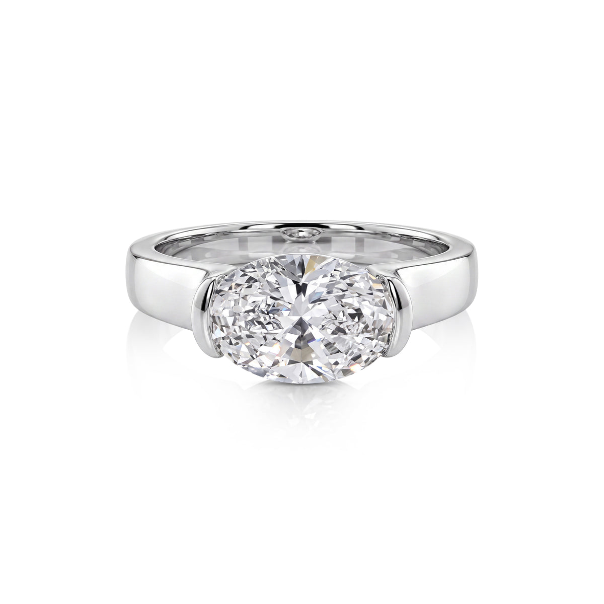 Mila ring in 14K gold with an oval-cut lab-grown diamond