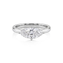 Bianca ring in 14K gold with a marquise-cut lab-grown diamond