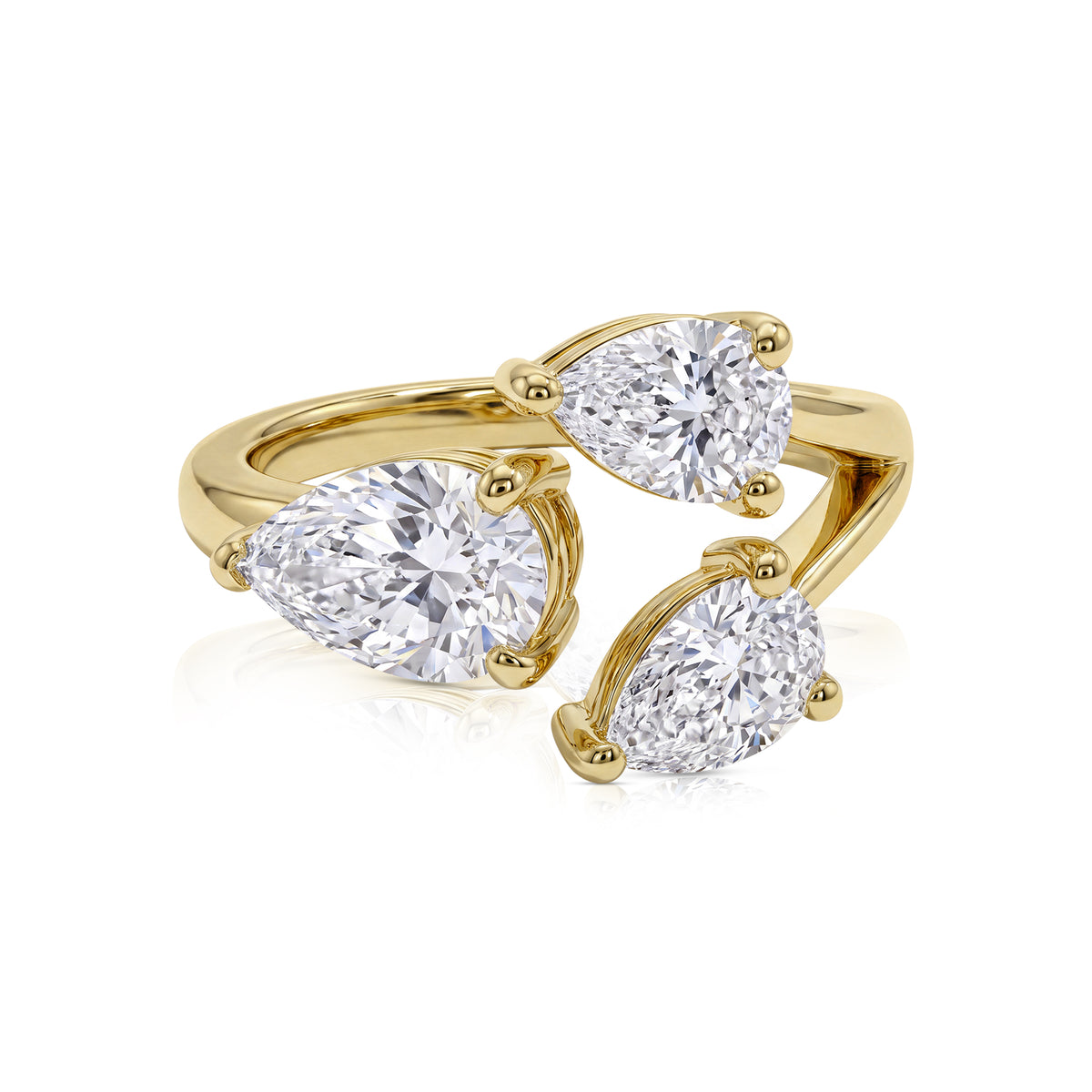 Solene ring in 14K gold with a pear-cut lab-grown diamond