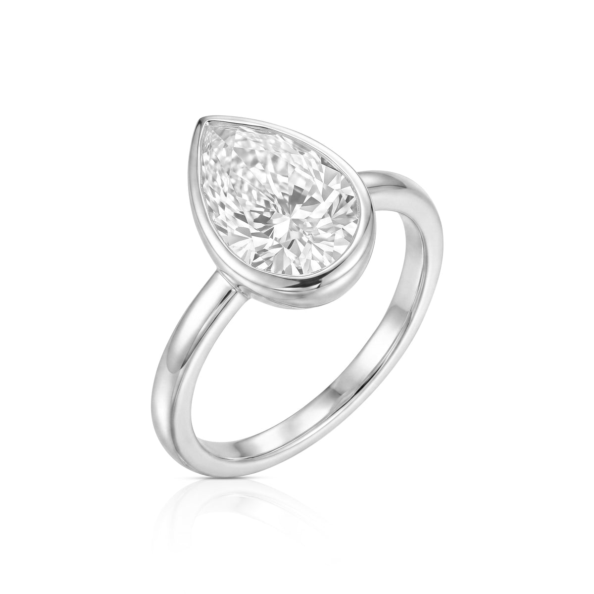 Estelle ring in 14K gold with a pear-cut lab-grown diamond
