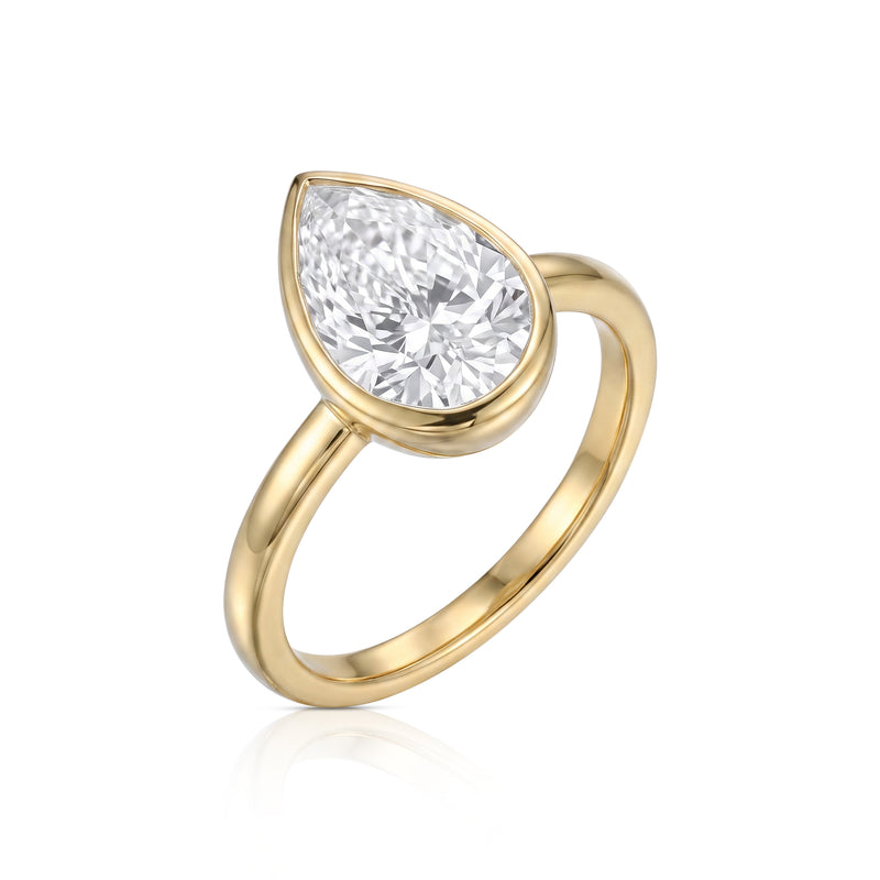 Estelle ring in 14K gold with a pear-cut lab-grown diamond